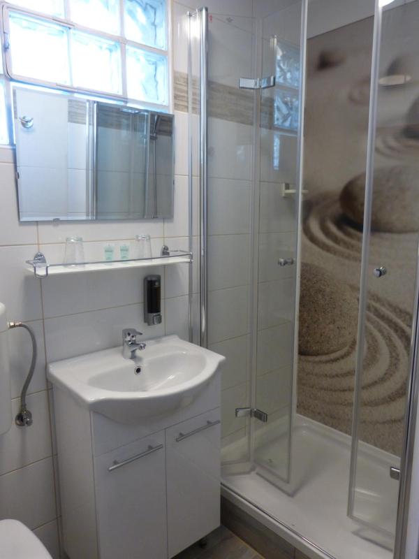 Double Room image 3