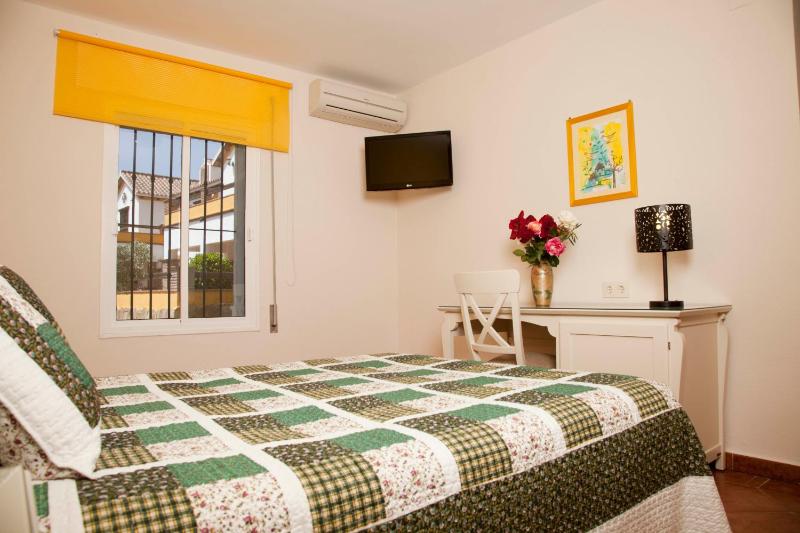 Economy Double Room image 3