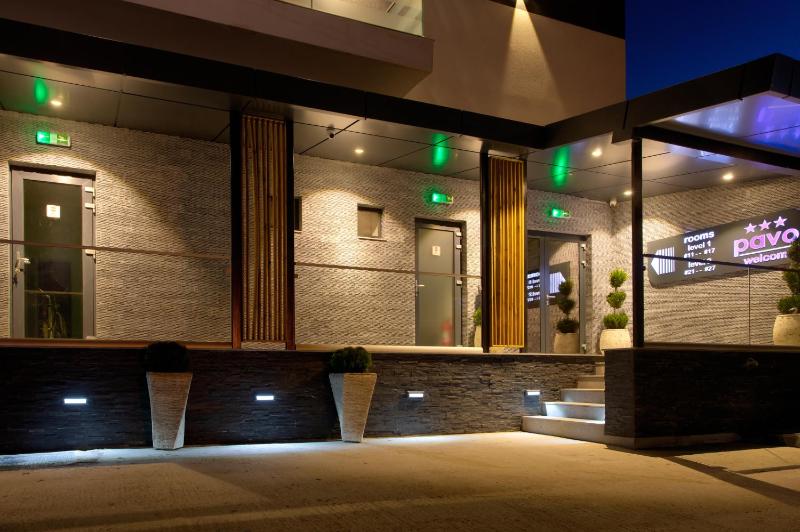 Deluxe Double Room with Balcony image 2