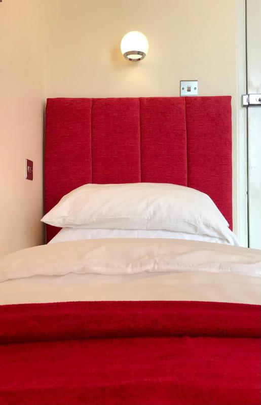 Single Room with Private Bathroom image 4