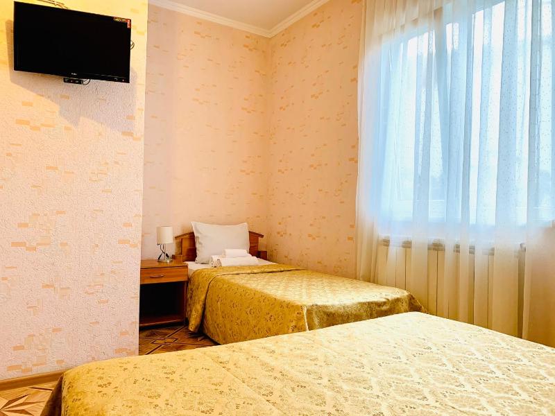 Basic Triple Room image 2