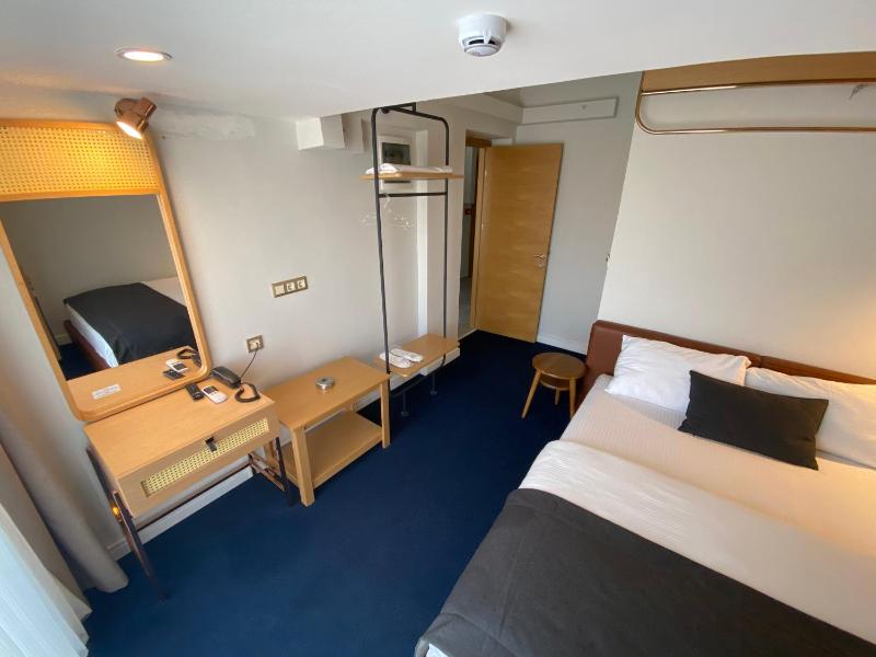 Double Room with Terrace image 4