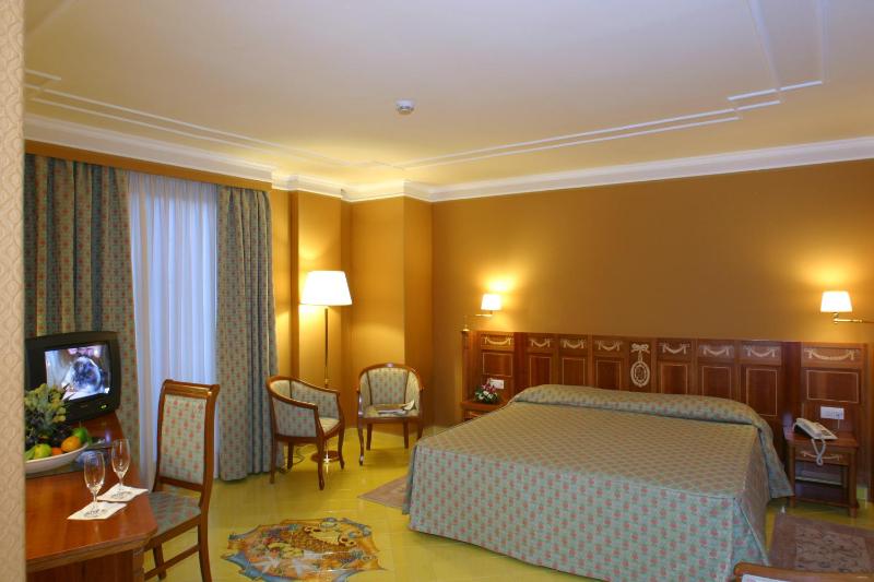 Double or Twin Room image 2