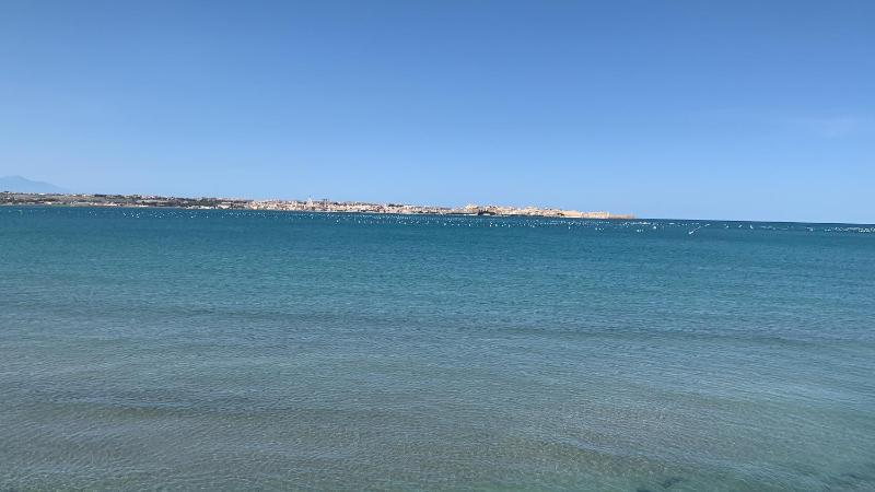 Casa con piscina e vista mare dal giardino - image 17