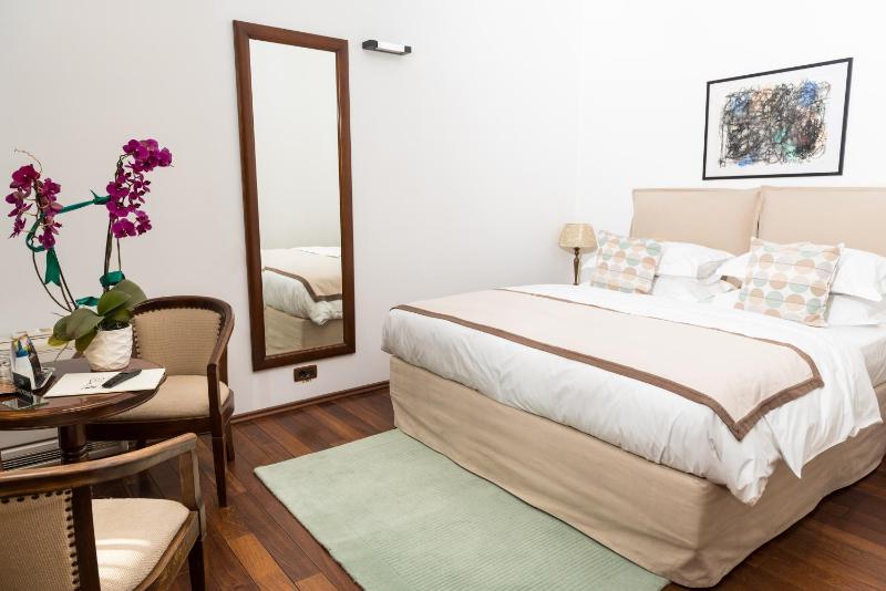 Standard Double Room image 2