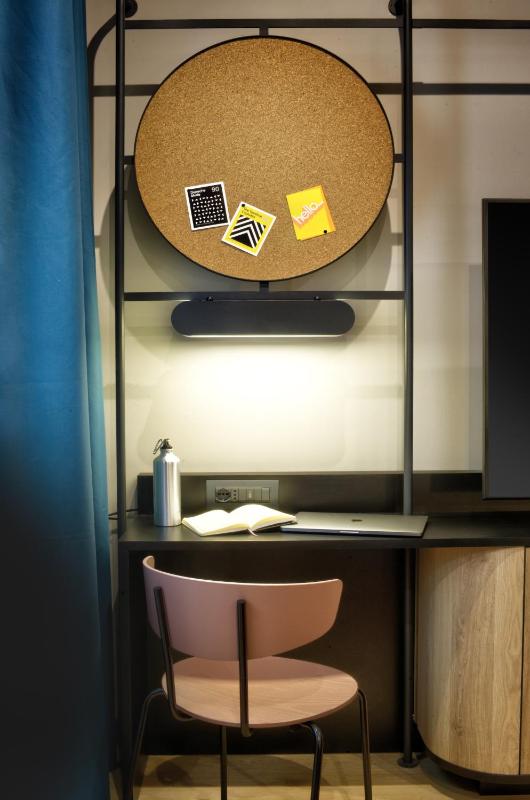 Deluxe Double Room image 3