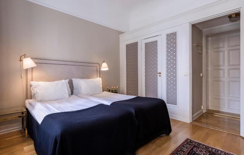 Standard Twin Room image 2