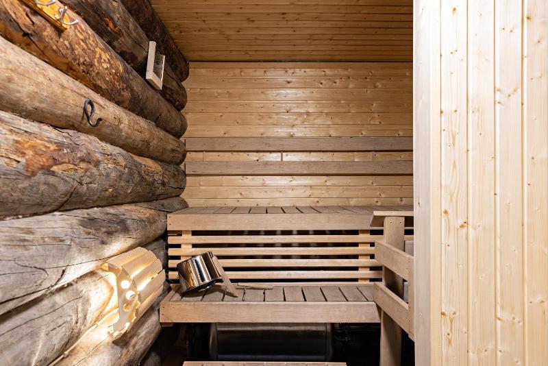 One-Bedroom Apartment with Loft and Sauna image 4