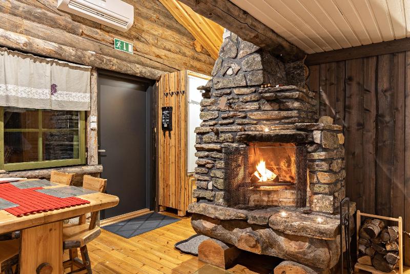 One-Bedroom Apartment with Loft and Sauna image 3