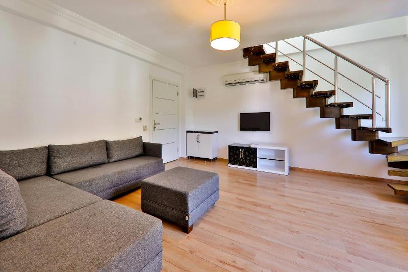 Duplex Apartment with One-Bedroom image 4