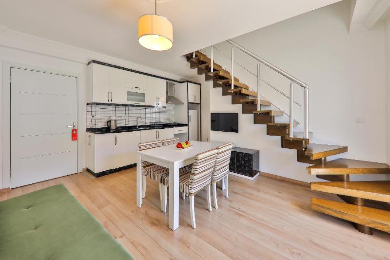 Two-Bedroom Duplex Apartment (One bathroom) image 2