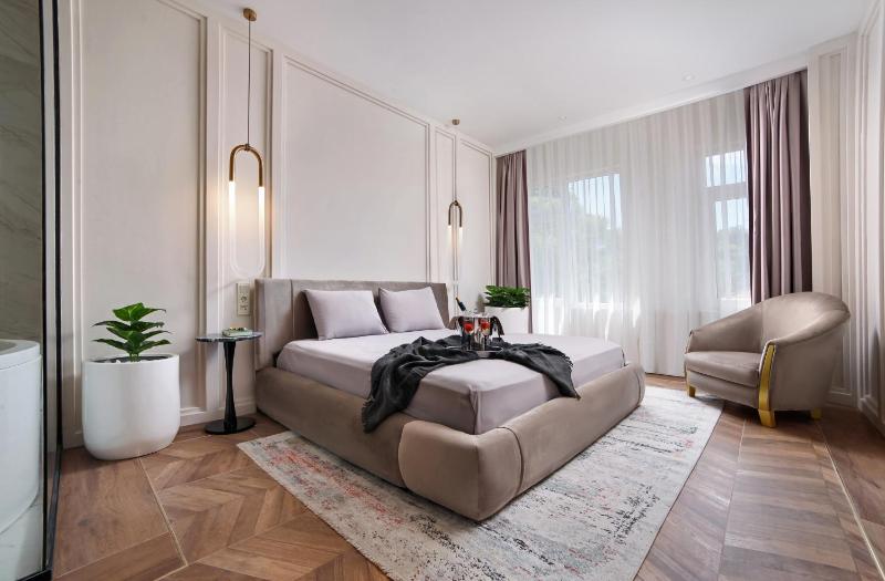 King Suite with Turkish Hammam and Bath Tub image 4