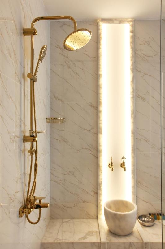 King Suite with Turkish Hammam and Bath Tub image 3