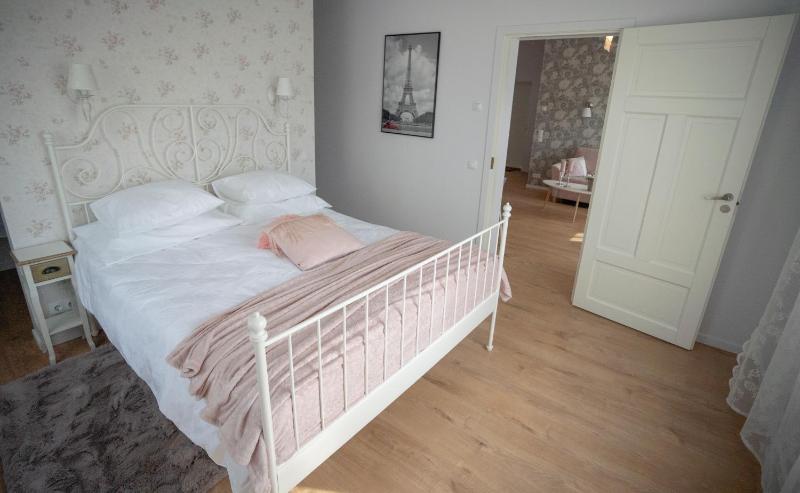 One-Bedroom Apartment image 2