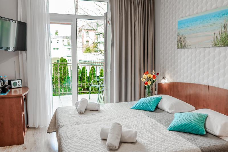 Double or Twin Room image 4