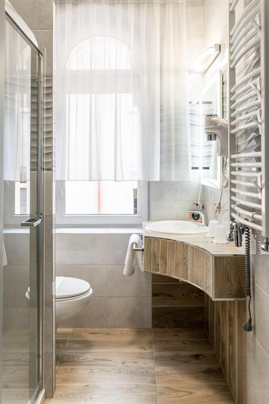 Double or Twin Room image 3
