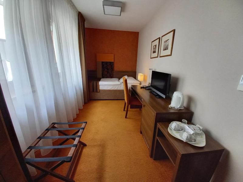 Single Room image 4