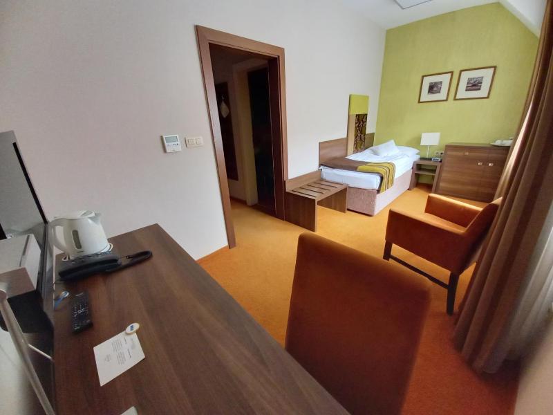 Single Room image 3