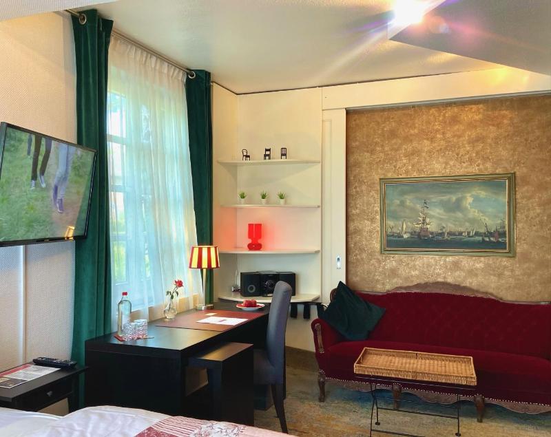 Large Double Room image 2
