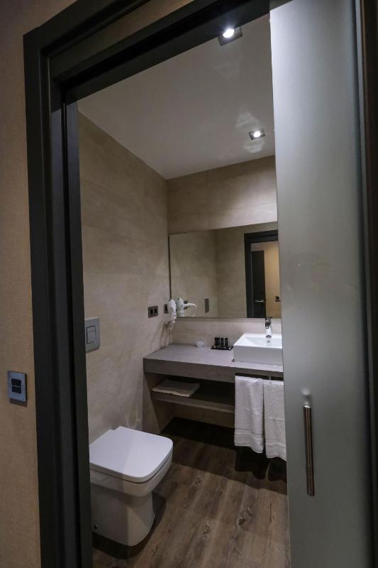 Single Room image 2