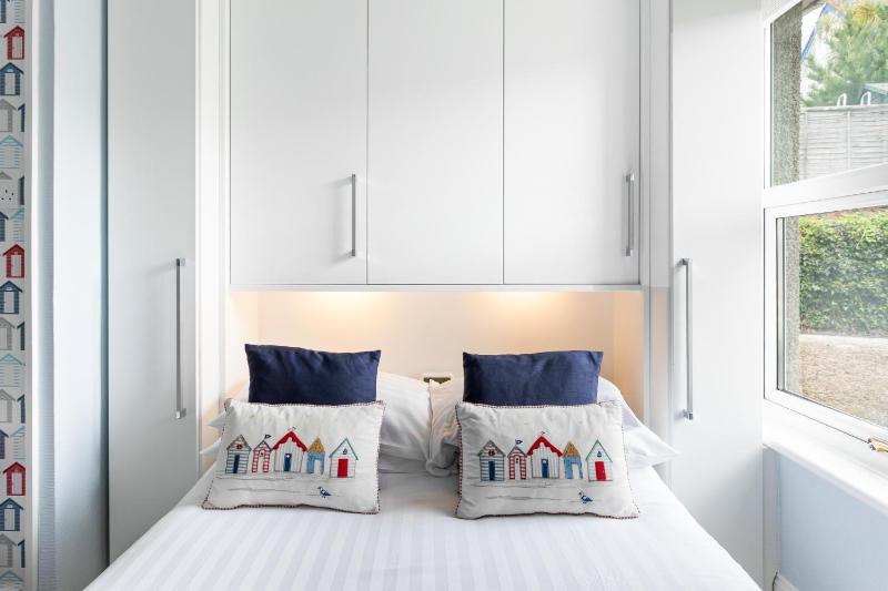 Double Room image 3