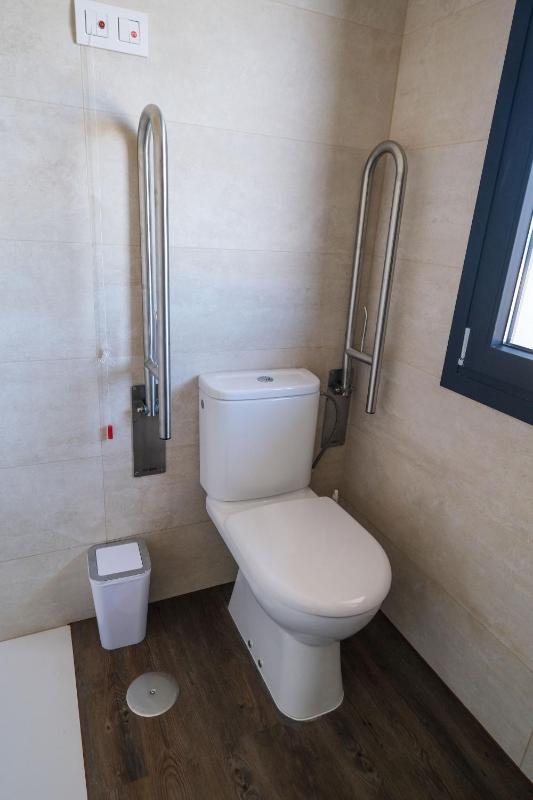 Twin Room - Disability Access image 2