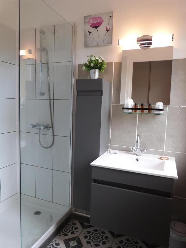 Triple Room with Shower image 1