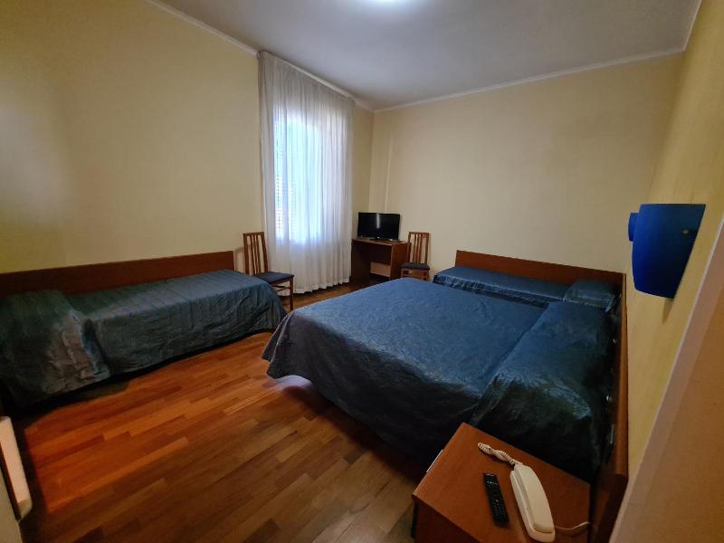 Standard Quadruple Room image 3