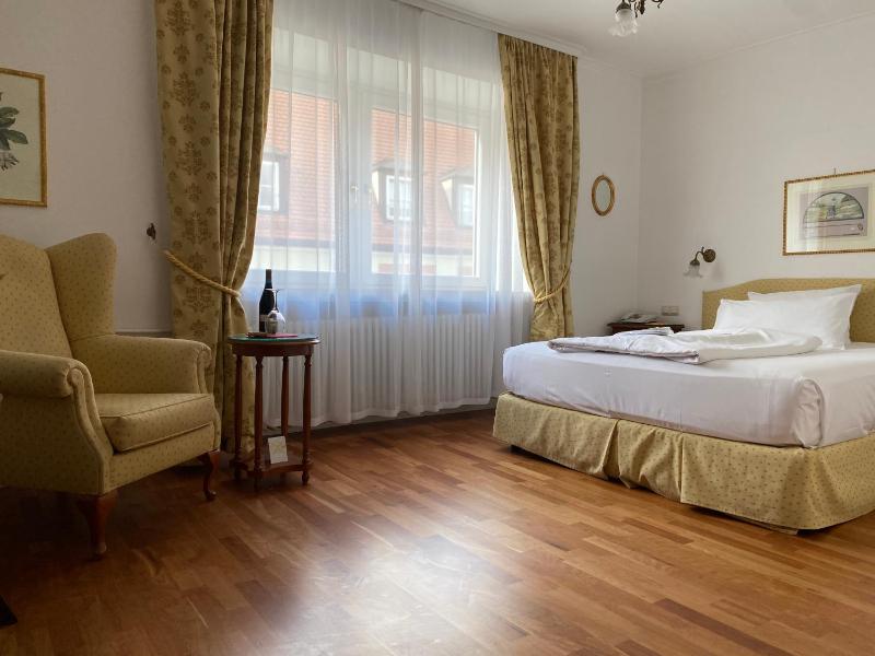 Superior Queen Room image 3