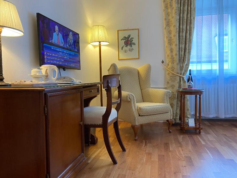 Superior Queen Room image 2