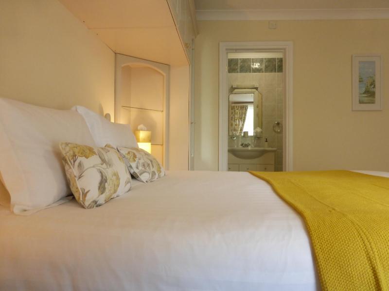 Superior King Room image 3