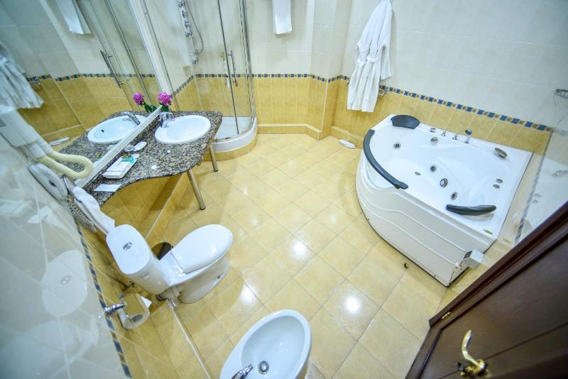 Suite with Mountain View image 4
