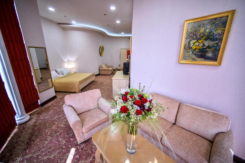 Suite with Mountain View image 3