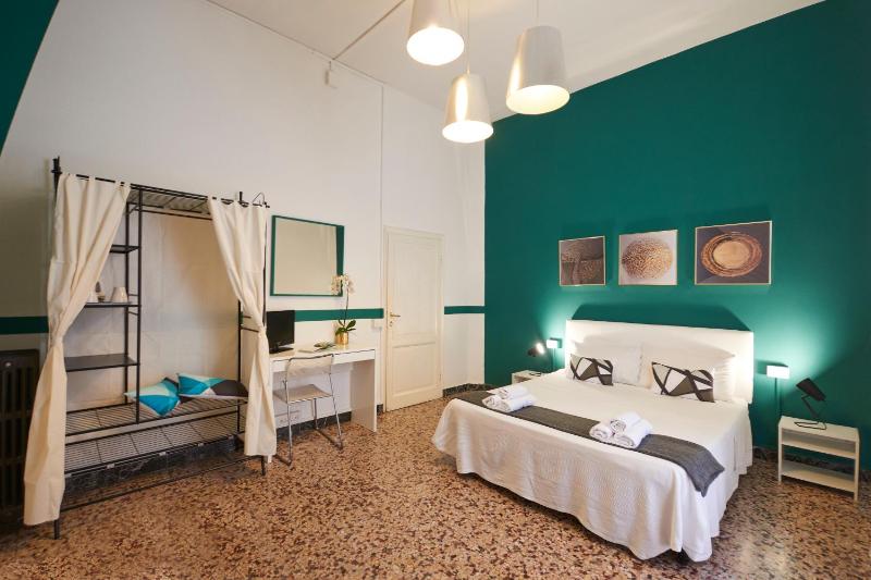 Standard Triple Room image 4