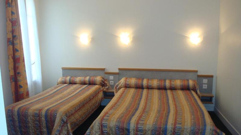Standard Triple Room image 3