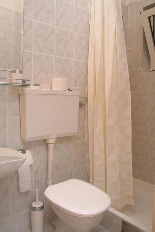 Double Room image 3