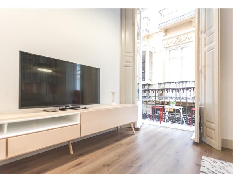 One-Bedroom Apartment image 4