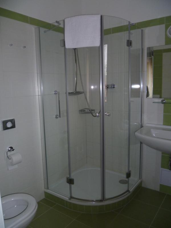 Twin Room image 2