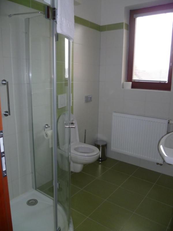 Twin Room image 3