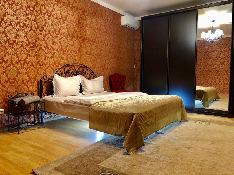 Twin Room with Balcony image 3
