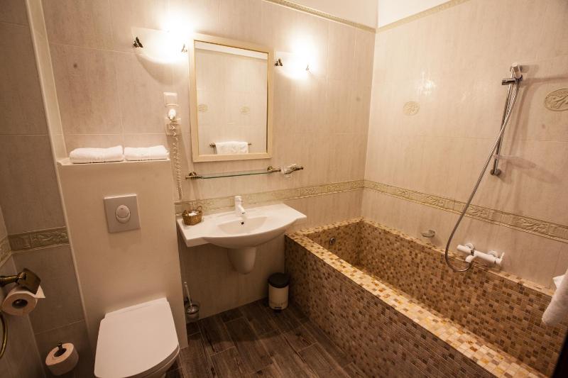 Deluxe Double Room with Mountain View image 4