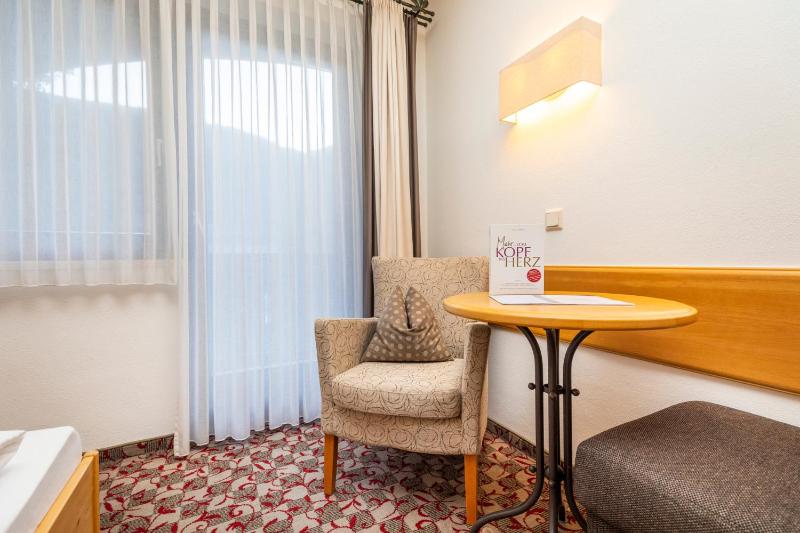 Double Room with Extra Bed image 1