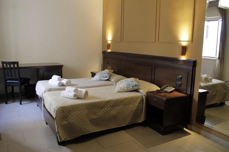 Double Room with Balcony image 4