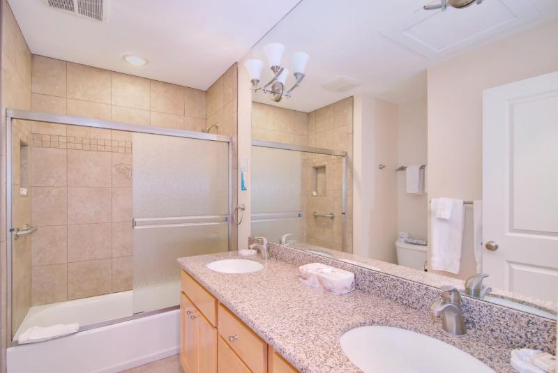 Two-Bedroom Apartment - Beach Front image 3