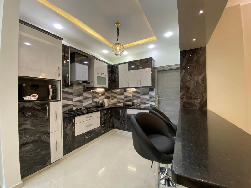 ZAHA Vacation Home 3 - Elegant & Spacious 2 br family apt Shahrah e Faisal - image 6