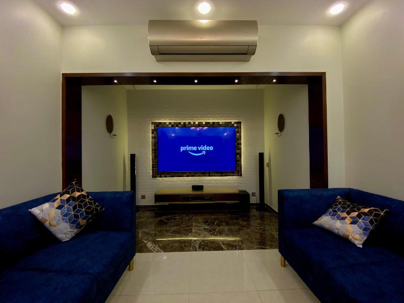 ZAHA Vacation Home 3 - Elegant & Spacious 2 br family apt Shahrah e Faisal - image 14