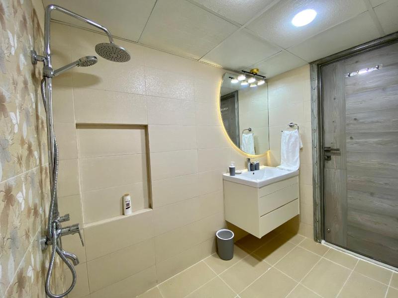 ZAHA Vacation Home 3 - Elegant & Spacious 2 br family apt Shahrah e Faisal - image 15