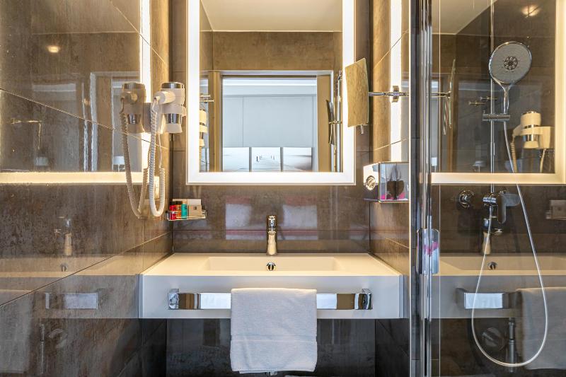 Superior Double Room image 3