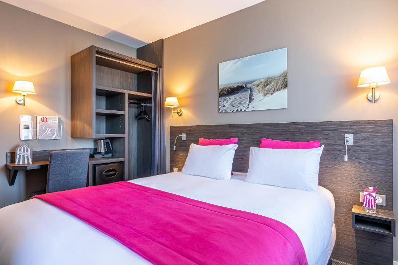 Classic Double Room image 3