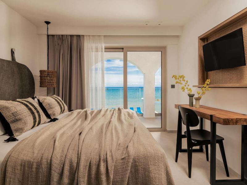 Superior Suite with Sea View image 2